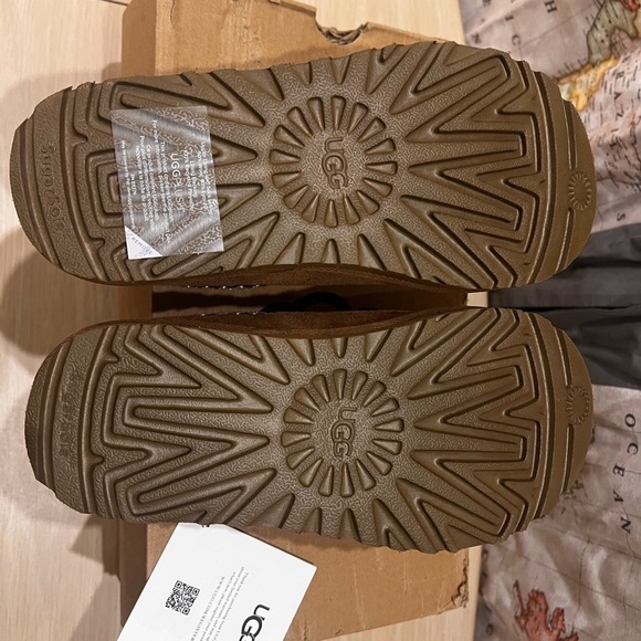 Tasman UGG Slippers - Picture 8 of 8